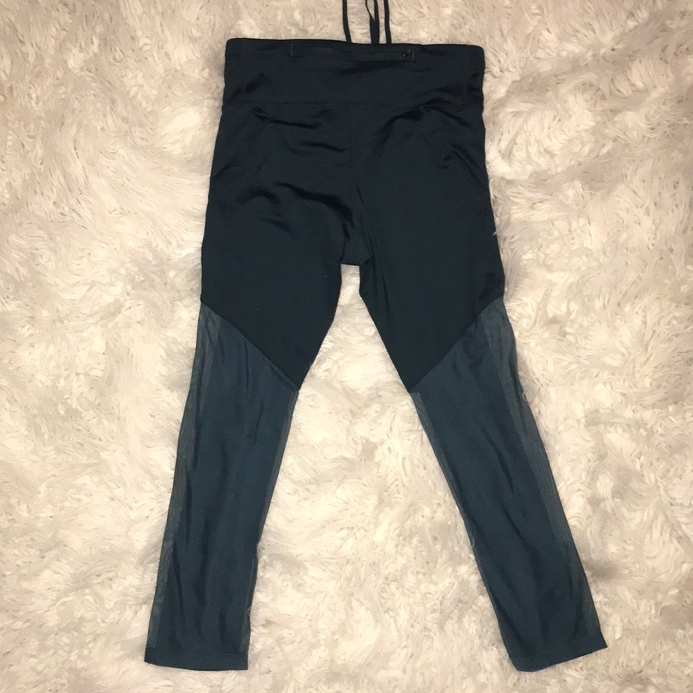 Nike Leggings with sheer mesh leg detail size XS - Picture 2 of 3